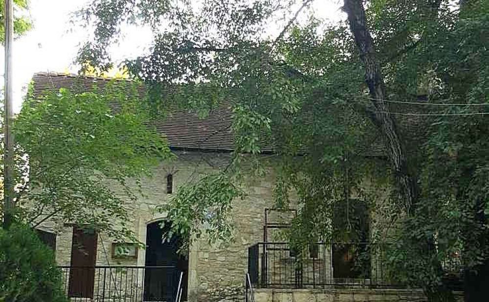 Агиа Маври — храм на скале